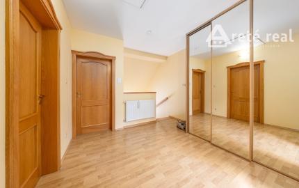 ARETÉ REAL – PREDAJ BUDOVY NA ŠPORTOVÉ A REKREAČNÉ ÚČELY S TROMA CHATKAMI, MODRA, HARMÓNIA