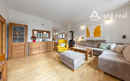 ARETÉ REAL – PREDAJ BUDOVY NA ŠPORTOVÉ A REKREAČNÉ ÚČELY S TROMA CHATKAMI, MODRA, HARMÓNIA