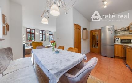 ARETÉ REAL – PREDAJ BUDOVY NA ŠPORTOVÉ A REKREAČNÉ ÚČELY S TROMA CHATKAMI, MODRA, HARMÓNIA