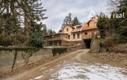 ARETÉ REAL – PREDAJ BUDOVY NA ŠPORTOVÉ A REKREAČNÉ ÚČELY S TROMA CHATKAMI, MODRA, HARMÓNIA