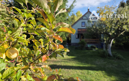 Areté real, Predaj dvojpodlažného rodinného domu s terasou, garážou a krásnou záhradou v blízkosti centra Pezinka, ul. Senecká