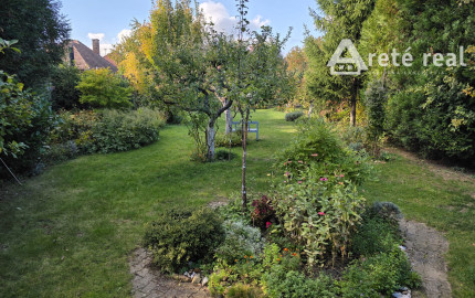 Areté real, Predaj dvojpodlažného rodinného domu s terasou, garážou a krásnou záhradou v blízkosti centra Pezinka, ul. Senecká