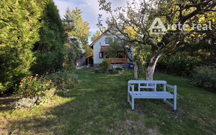 Areté real, Predaj dvojpodlažného rodinného domu s terasou, garážou a krásnou záhradou v blízkosti centra Pezinka, ul. Senecká