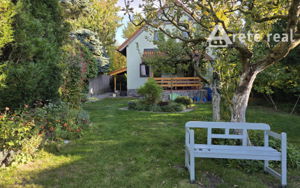 Areté real, Predaj dvojpodlažného rodinného domu s terasou, garážou a krásnou záhradou v blízkosti centra Pezinka, ul. Senecká