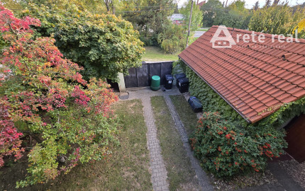 Areté real, Predaj dvojpodlažného rodinného domu s terasou, garážou a krásnou záhradou v blízkosti centra Pezinka, ul. Senecká