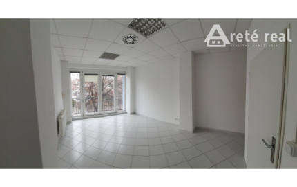 Areté real- Prenájom kancelárie s balkónom v centre Senca