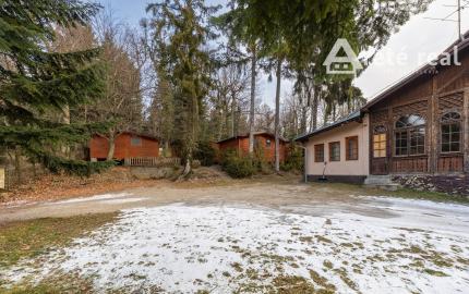 ARETÉ REAL – PREDAJ BUDOVY NA ŠPORTOVÉ A REKREAČNÉ ÚČELY S TROMA CHATKAMI, MODRA, HARMÓNIA
