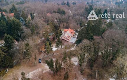 ARETÉ REAL – PREDAJ BUDOVY NA ŠPORTOVÉ A REKREAČNÉ ÚČELY S TROMA CHATKAMI, MODRA, HARMÓNIA