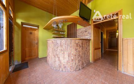 ARETÉ REAL – PREDAJ BUDOVY NA ŠPORTOVÉ A REKREAČNÉ ÚČELY S TROMA CHATKAMI, MODRA, HARMÓNIA