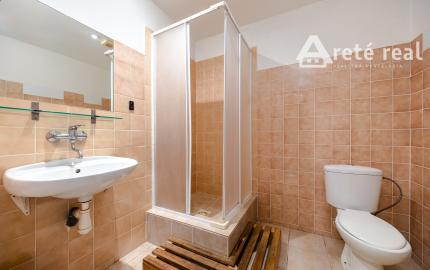 ARETÉ REAL – PREDAJ BUDOVY NA ŠPORTOVÉ A REKREAČNÉ ÚČELY S TROMA CHATKAMI, MODRA, HARMÓNIA