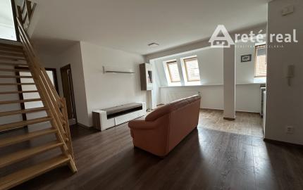 ARETÉ REAL – PREDAJ 4-IZBOVÉHO MEZONETOVÉHO BYTU S PARKOVANÍM, ZÁHRADKOU V CENTRE MESTA, PEZINOK, HOLUBYHO