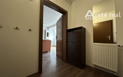 ARETÉ REAL – PREDAJ 4-IZBOVÉHO MEZONETOVÉHO BYTU S PARKOVANÍM, ZÁHRADKOU V CENTRE MESTA, PEZINOK, HOLUBYHO