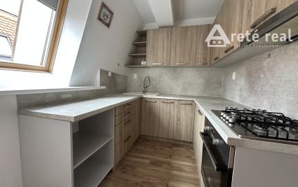 ARETÉ REAL – PREDAJ 4-IZBOVÉHO MEZONETOVÉHO BYTU S PARKOVANÍM, ZÁHRADKOU V CENTRE MESTA, PEZINOK, HOLUBYHO