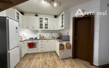 ARETÉ REAL – PREDAJ 4-IZBOVÉHO MEZONETOVÉHO BYTU S PARKOVANÍM, ZÁHRADKOU V CENTRE MESTA, PEZINOK, HOLUBYHO