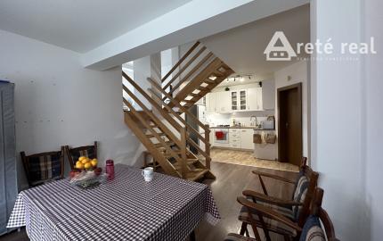 ARETÉ REAL – PREDAJ 4-IZBOVÉHO MEZONETOVÉHO BYTU SO ZÁHRADKOU A PARKOVANÍM V CENTRE MESTA, PEZINOK, HOLUBYHO