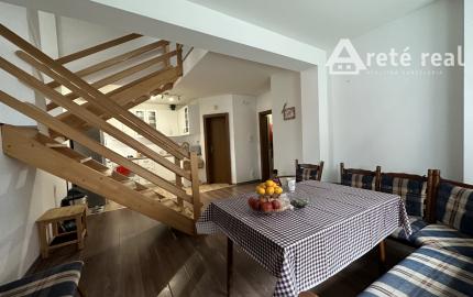 ARETÉ REAL – PREDAJ 4-IZBOVÉHO MEZONETOVÉHO BYTU S PARKOVANÍM, ZÁHRADKOU V CENTRE MESTA, PEZINOK, HOLUBYHO