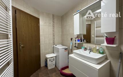 ARETÉ REAL – PREDAJ 4-IZBOVÉHO MEZONETOVÉHO BYTU S PARKOVANÍM, ZÁHRADKOU V CENTRE MESTA, PEZINOK, HOLUBYHO