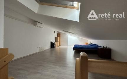 ARETÉ REAL – PREDAJ 4-IZBOVÉHO MEZONETOVÉHO BYTU S PARKOVANÍM, ZÁHRADKOU V CENTRE MESTA, PEZINOK, HOLUBYHO