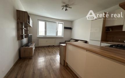 ARETÉ REAL – PRENÁJOM ZARIADENÉHO 3-IZBOVÉHO BYTU S PARKOVANÍM, ENERGIAMI AJ INTERNETOM, PEZINOK, LACA NOVOMESKÉHO