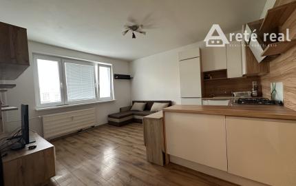 ARETÉ REAL – PRENÁJOM ZARIADENÉHO 3-IZBOVÉHO BYTU S PARKOVANÍM, ENERGIAMI AJ INTERNETOM, PEZINOK, LACA NOVOMESKÉHO