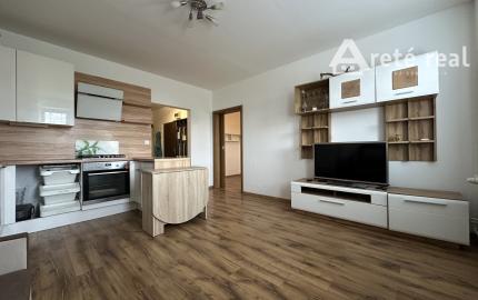 ARETÉ REAL – PRENÁJOM ZARIADENÉHO 3-IZBOVÉHO BYTU S PARKOVANÍM, ENERGIAMI AJ INTERNETOM, PEZINOK, LACA NOVOMESKÉHO