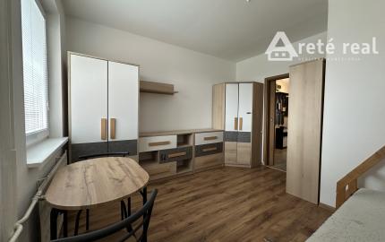 ARETÉ REAL – PRENÁJOM ZARIADENÉHO 3-IZBOVÉHO BYTU S PARKOVANÍM, ENERGIAMI AJ INTERNETOM, PEZINOK, LACA NOVOMESKÉHO