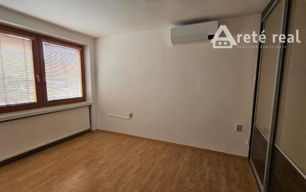 ARETÉ REAL- Predaj 4 izbového rodinného domu vo Svätom Jure, Bratislavská ulica. Kúpou voľný.