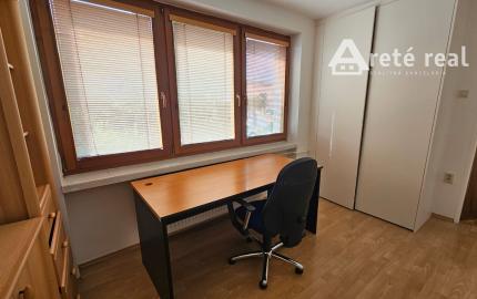 ARETÉ REAL- Predaj 4 izbového rodinného domu vo Svätom Jure, Bratislavská ulica. Kúpou voľný.