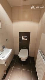 ARETÉ REAL- Predaj 4 izbového rodinného domu vo Svätom Jure, Bratislavská ulica. Kúpou voľný.