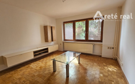 ARETÉ REAL- 4 izbový rodinný dom vo Svätom Jure, pekný, priestranný, s výmerou 139m2, Bratislavská ulica. Kúpou voľný.