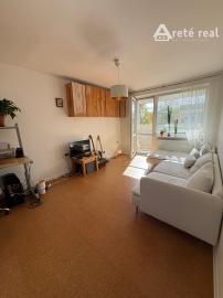 Areté real - Predaj slnečného tehlového 3-izbového bytu s 2 loggiami a s nádherným výhľadom, Trnavská ul., Pezinok