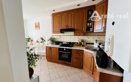 ARETÉ REAL- PREDAJ TEHLOVÉHO 2IZB.BYTU V PEZINKU, CENTRUM, SLNEČNÝ S LOGGIOU A MUROVANOU PIVNICOU