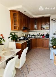 ARETÉ REAL- PREDAJ TEHLOVÉHO 2IZB.BYTU V PEZINKU, CENTRUM, SLNEČNÝ S LOGGIOU A MUROVANOU PIVNICOU