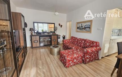 ARETÉ REAL – PRIPRAVUJEME PRENÁJOM  ZARIADENÉHO 2-IZBOVÉHO BYTU S PARKOVANÍM V CENTRE, PEZINOK, ZÁHRADNÁ