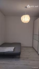 ARETÉ REAL- PRENÁJOM TEHLOVÉHO 1IZB.BYTU V PEZINKU, BLÍZKE CENTRUM, SLNEČNÝ S MUROVANOU KOMOROU