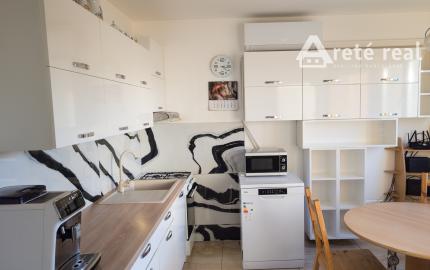 ARETÉ REAL-Predaj 3 izbového slnečného bytu v Modre, centrum na skok, krásny výhľad na panorámu mesta