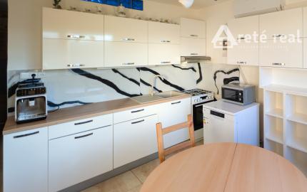 ARETÉ REAL-Predaj 3 izbového slnečného bytu v Modre, centrum na skok, krásny výhľad na panorámu mesta