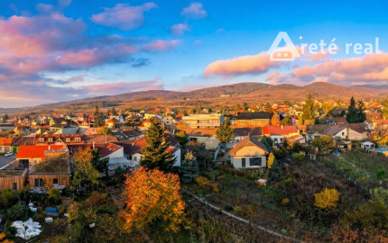 ARETÉ REAL-Predaj 3 izbového slnečného bytu v Modre, centrum na skok, krásny výhľad na panorámu mesta