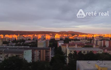 ARETÉ REAL – PREDAJ NOVOSTAVBY, 2-IZBOVÝ BYT S TERASOU A FAMÓZNYM VÝHĽADOM