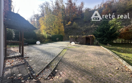 ARETÉ REAL – DOM ALEBO CHATU VHODNÚ AJ NA CELOROČNÉ BÝVANIE, PEZINOK, STUPY