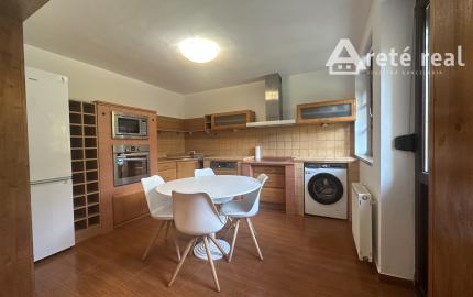 ARETÉ REAL – DOM ALEBO CHATU VHODNÚ AJ NA CELOROČNÉ BÝVANIE, PEZINOK, STUPY