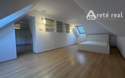 ARETÉ REAL – DOM ALEBO CHATU VHODNÚ AJ NA CELOROČNÉ BÝVANIE, PEZINOK, STUPY