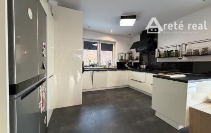 ARETÉ REAL - PREDAJ RODINNÉHO DOMU S BAZÉNOM, MODRA, FERDINANDA PÍSECKÉHO