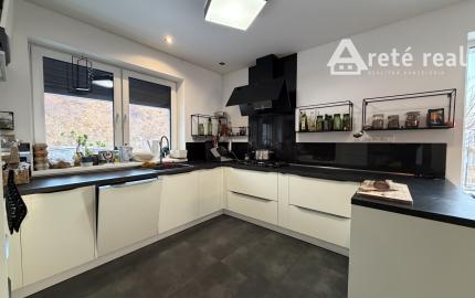 ARETÉ REAL - PREDAJ RODINNÉHO DOMU S BAZÉNOM, MODRA, FERDINANDA PÍSECKÉHO