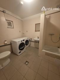 Areté real - Predaj výborne dispozične riešeného 5-izbového rodinného domu s garážou a rozľahlým pozemkom s panoramatickým výhľadom v Limbachu