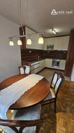 ARETÉ REAL- Predaj zaujímavého 4 izb. rodinného domu vo Svätom Jure, pekný, priestranný s výmerou 139m2, Bratislavská ulica. Kúpou voľný.