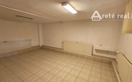 ARETÉ REAL- Predaj zaujímavého 4 izb. rodinného domu vo Svätom Jure, pekný, priestranný s výmerou 139m2, Bratislavská ulica. Kúpou voľný.