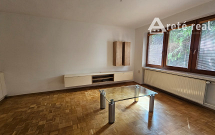 ARETÉ REAL- Predaj zaujímavého 4 izb. rodinného domu vo Svätom Jure, pekný, priestranný s výmerou 139m2, Bratislavská ulica. Kúpou voľný.