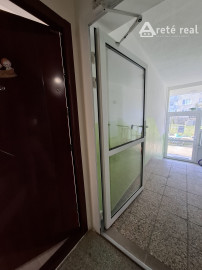 ARETÉ REAL-Ponúkame na predaj tehlový 2 izbový byt po rekonštrukcii, slnečný s loggiou, murovanou pivnicou v dedinke Šenkvice