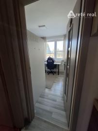 ARETÉ REAL-Ponúkame na predaj tehlový 2 izbový byt po rekonštrukcii, slnečný s loggiou, murovanou pivnicou v dedinke Šenkvice